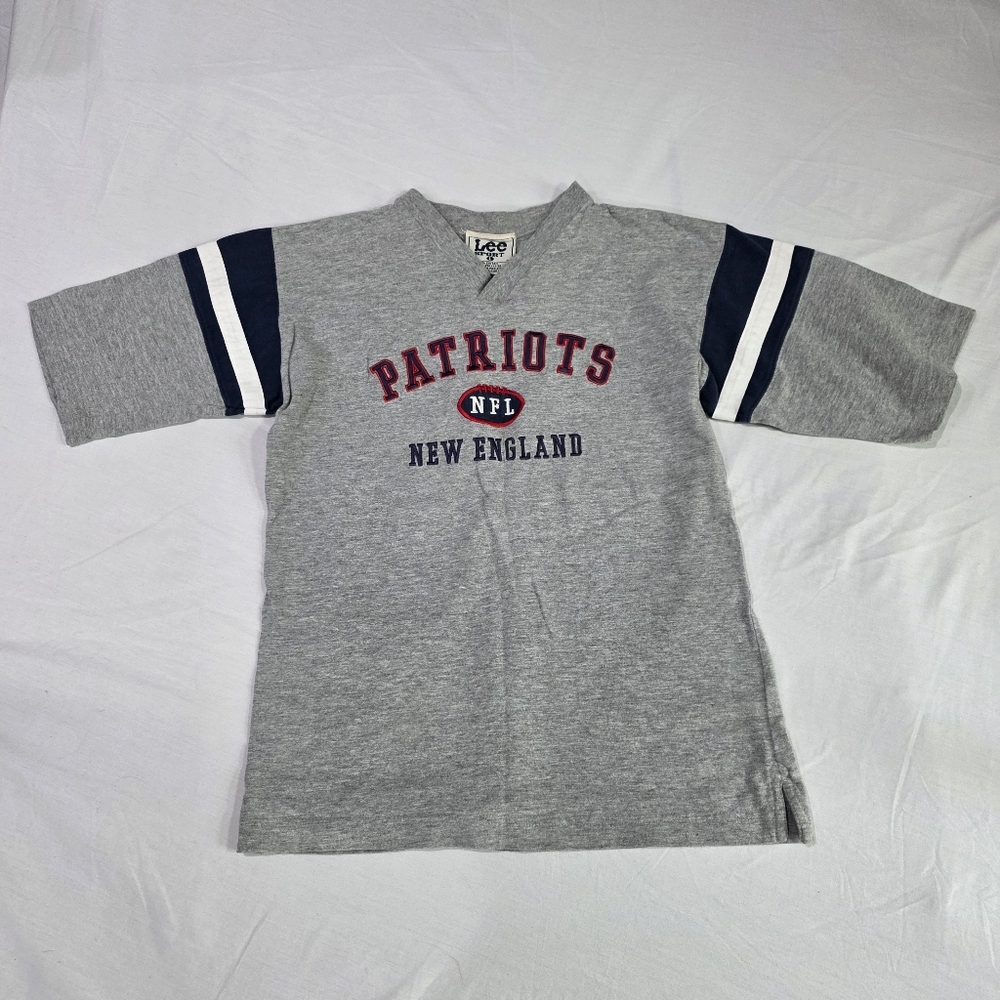 Vintage Lee Sport New England Patriots Casual V-Neck Striped Sleeve Tee Shirt  L